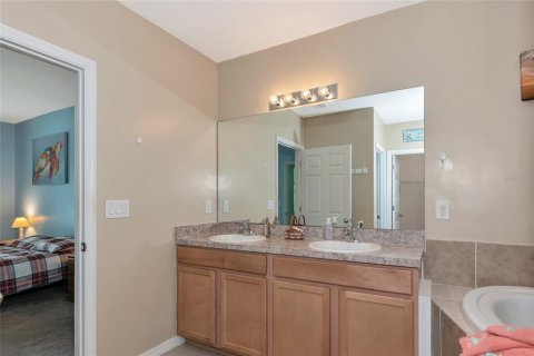House in North Port, Florida 4 bedrooms, 198.07 sq.m. № 1839967 - photo 26