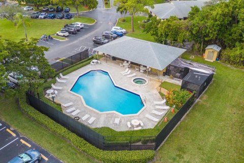 Copropriété à vendre à Deerfield Beach, Floride: 2 chambres, 82.4 m2 № 1777828 - photo 15