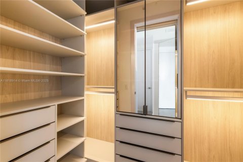 Condo in Sunny Isles Beach, Florida, 2 bedrooms in AURORA  № 2039001 - photo 12