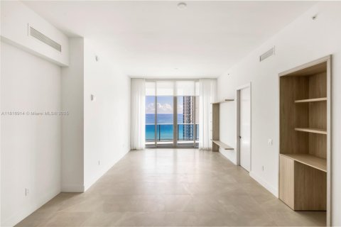Condo in Sunny Isles Beach, Florida, 2 bedrooms in AURORA  № 2039001 - photo 4