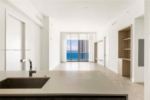 Condo in Sunny Isles Beach, Florida, 2 bedrooms in AURORA  № 2039001 - photo 5