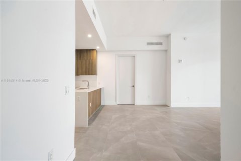 Condo in Sunny Isles Beach, Florida, 2 bedrooms in AURORA  № 2039001 - photo 9