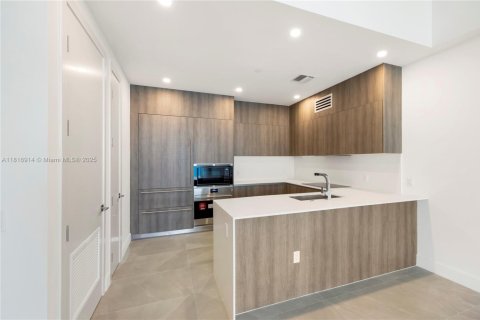 Condo in Sunny Isles Beach, Florida, 2 bedrooms in AURORA  № 2039001 - photo 6