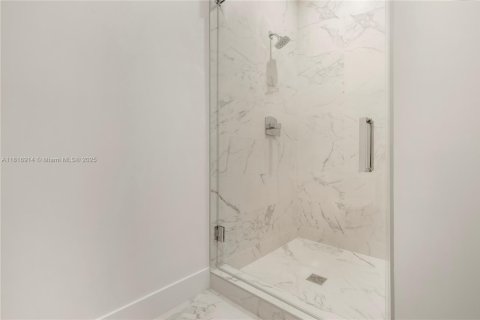 Condo in Sunny Isles Beach, Florida, 2 bedrooms in AURORA  № 2039001 - photo 17