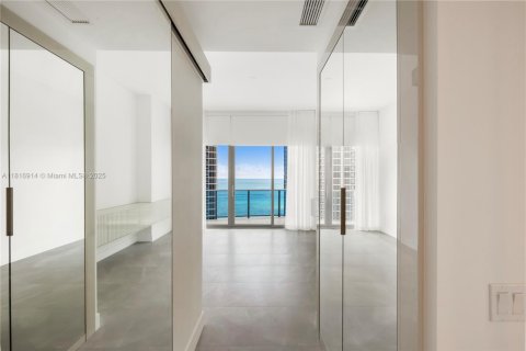 Condo in Sunny Isles Beach, Florida, 2 bedrooms in AURORA  № 2039001 - photo 11