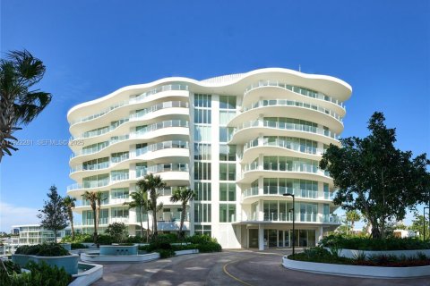 Купить кондоминиум в Форт-Лодердейл, Флорида 3 спальни, № 1984253 - фото 16