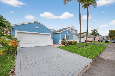 Villa ou maison à Miami, Floride 4 chambres, 134.99 m2 № 2035977