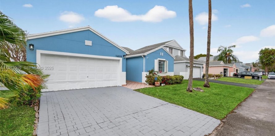 Villa ou maison à Miami, Floride 4 chambres, 134.99 m2 № 2035977