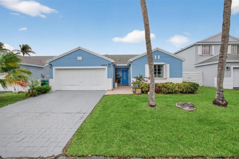 Villa ou maison à louer à Miami, Floride: 4 chambres, 134.99 m2 № 2035977 - photo 3