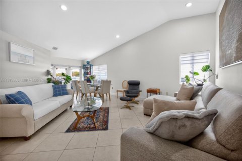 Villa ou maison à louer à Miami, Floride: 4 chambres, 134.99 m2 № 2035977 - photo 6