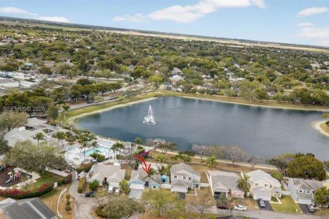 Villa ou maison à louer à Miami, Floride: 4 chambres, 134.99 m2 № 2035977 - photo 2