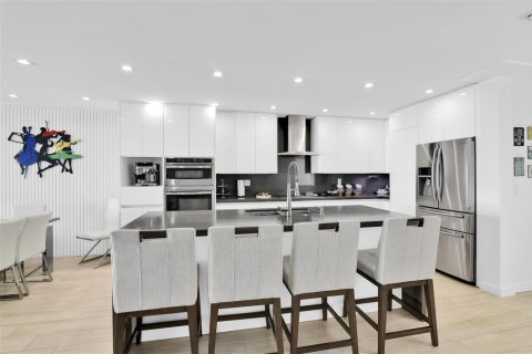Townhouse in Highland Beach, Florida 3 bedrooms, 199.65 sq.m. № 2158430 - photo 13