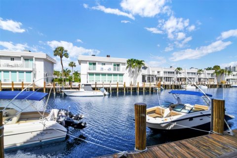 Townhouse in Highland Beach, Florida 3 bedrooms, 199.65 sq.m. № 2158430
