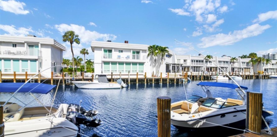 Townhouse in Highland Beach, Florida 3 bedrooms, 199.65 sq.m. № 2158430
