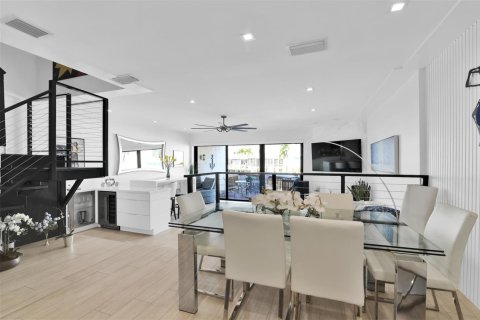 Townhouse in Highland Beach, Florida 3 bedrooms, 199.65 sq.m. № 2158430 - photo 17