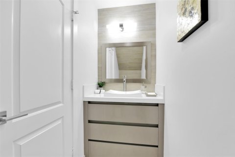 Townhouse in Highland Beach, Florida 3 bedrooms, 199.65 sq.m. № 2158430 - photo 14