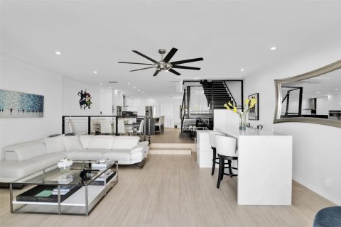 Townhouse in Highland Beach, Florida 3 bedrooms, 199.65 sq.m. № 2158430 - photo 26