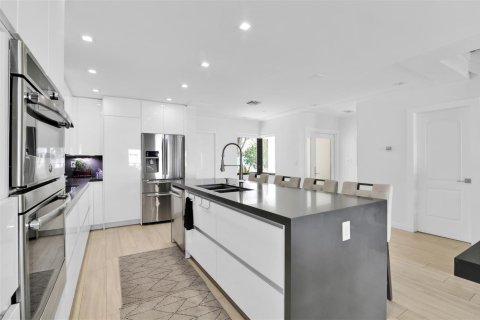 Townhouse in Highland Beach, Florida 3 bedrooms, 199.65 sq.m. № 2158430 - photo 7