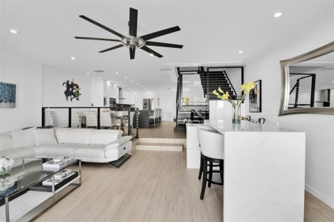 Townhouse in Highland Beach, Florida 3 bedrooms, 199.65 sq.m. № 2158430 - photo 23