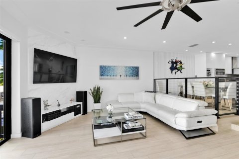 Townhouse in Highland Beach, Florida 3 bedrooms, 199.65 sq.m. № 2158430 - photo 25