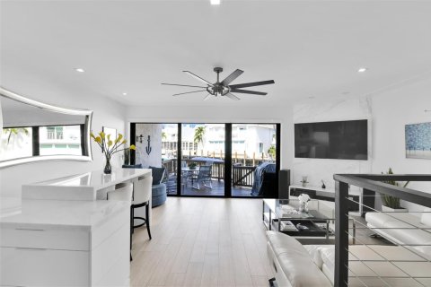 Townhouse in Highland Beach, Florida 3 bedrooms, 199.65 sq.m. № 2158430 - photo 18
