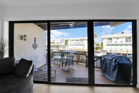 Townhouse in Highland Beach, Florida 3 bedrooms, 199.65 sq.m. № 2158430 - photo 2