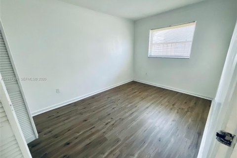 Casa en alquiler en Sunrise, Florida, 3 dormitorios, 129.32 m2 № 2032518 - foto 10