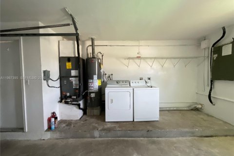 Casa en alquiler en Sunrise, Florida, 3 dormitorios, 129.32 m2 № 2032518 - foto 12