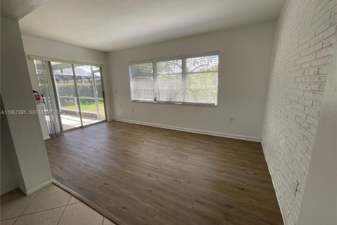 Casa en alquiler en Sunrise, Florida, 3 dormitorios, 129.32 m2 № 2032518 - foto 4