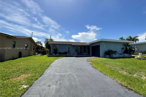 Casa en alquiler en Sunrise, Florida, 3 dormitorios, 129.32 m2 № 2032518 - foto 2