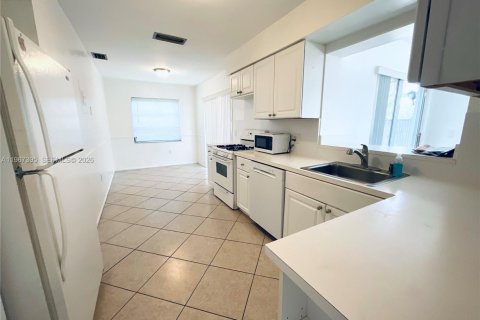 Casa en alquiler en Sunrise, Florida, 3 dormitorios, 129.32 m2 № 2032518 - foto 5