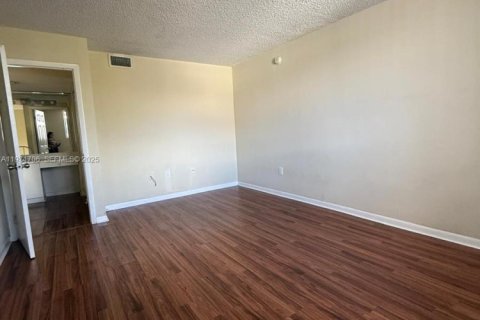 Снять в аренду кондоминиум в Майами, Флорида 2 спальни, 105.17м2, № 1990385 - фото 18