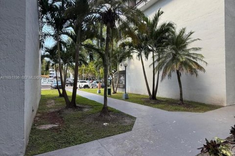 Снять в аренду кондоминиум в Майами, Флорида 2 спальни, 105.17м2, № 1990385 - фото 4