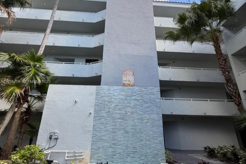 Снять в аренду кондоминиум в Майами, Флорида 2 спальни, 105.17м2, № 1990385 - фото 1