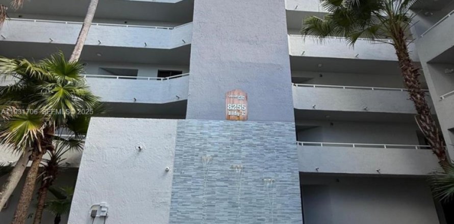 Кондоминиум с 2 спальнями в Майами, Флорида № 1990385