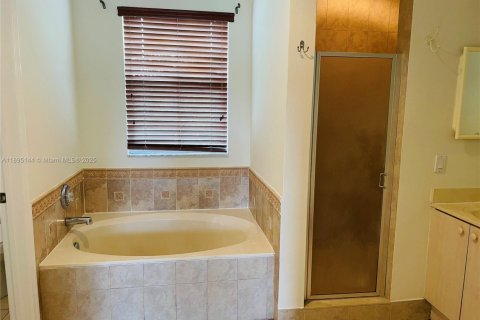 House in Homestead, Florida 4 bedrooms, 258.55 sq.m. № 1947535 - photo 9