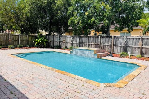 House in Homestead, Florida 4 bedrooms, 258.55 sq.m. № 1947535 - photo 2