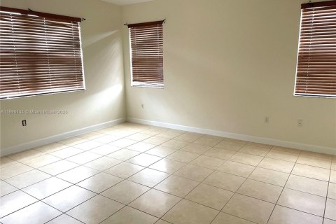 House in Homestead, Florida 4 bedrooms, 258.55 sq.m. № 1947535 - photo 8