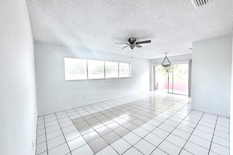 Villa ou maison à vendre à Port St. Lucie, Floride: 3 chambres, 132.01 m2 № 2387083 - photo 7