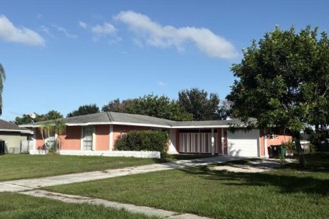 Villa ou maison à vendre à Port St. Lucie, Floride: 3 chambres, 132.01 m2 № 2387083 - photo 3