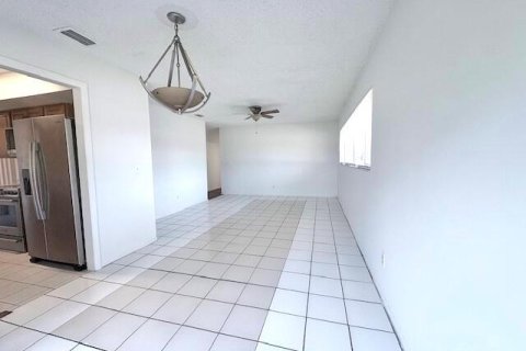 Villa ou maison à vendre à Port St. Lucie, Floride: 3 chambres, 132.01 m2 № 2387083 - photo 6