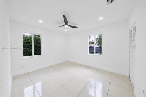 House in Miami, Florida 3 bedrooms, 116.69 sq.m. № 1920313 - photo 27