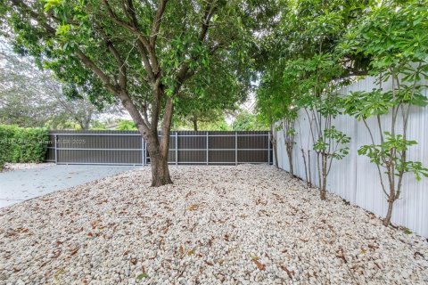 House in Miami, Florida 3 bedrooms, 116.69 sq.m. № 1920313 - photo 30