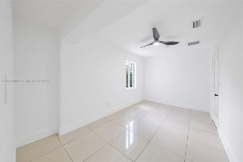 House in Miami, Florida 3 bedrooms, 116.69 sq.m. № 1920313 - photo 19