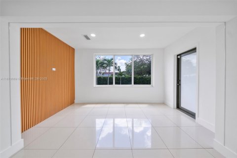 House in Miami, Florida 3 bedrooms, 116.69 sq.m. № 1920313 - photo 20