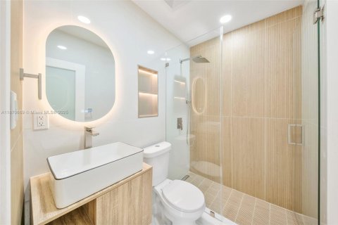 House in Miami, Florida 3 bedrooms, 116.69 sq.m. № 1920313 - photo 2