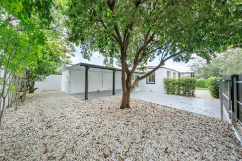 House in Miami, Florida 3 bedrooms, 116.69 sq.m. № 1920313 - photo 26