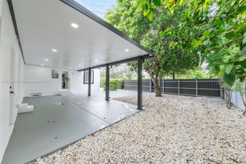 House in Miami, Florida 3 bedrooms, 116.69 sq.m. № 1920313 - photo 7