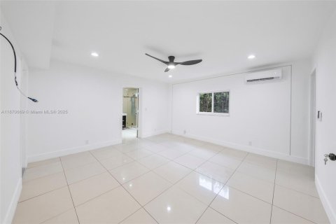 House in Miami, Florida 3 bedrooms, 116.69 sq.m. № 1920313 - photo 21