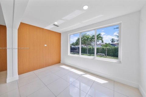 House in Miami, Florida 3 bedrooms, 116.69 sq.m. № 1920313 - photo 12